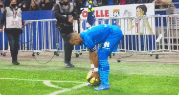 双红会18亿欧元大战！数据示曼联难破10年魔咒（双红会18亿欧总身价对决：数据称曼联恐难打破十年魔咒）