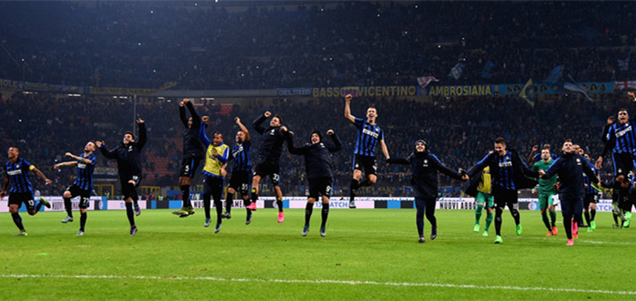 曼联主场迎战西汉姆联，两队均形势不佳，曼联有望取胜。