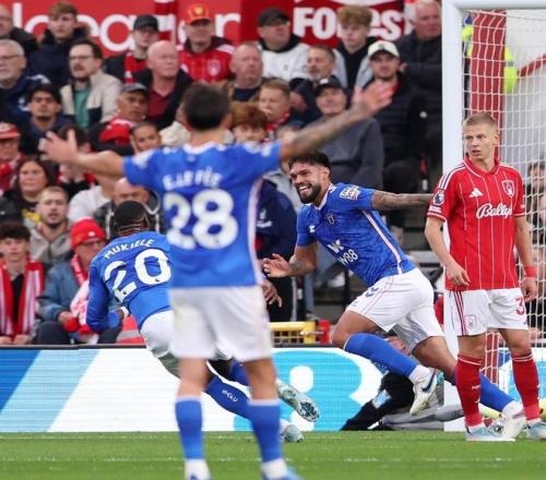 年年欧冠失误染红，这集我看过…巴萨客场不敌切尔西！（欧冠再现失误+红牌，似曾相识！巴萨客场负于切尔西）