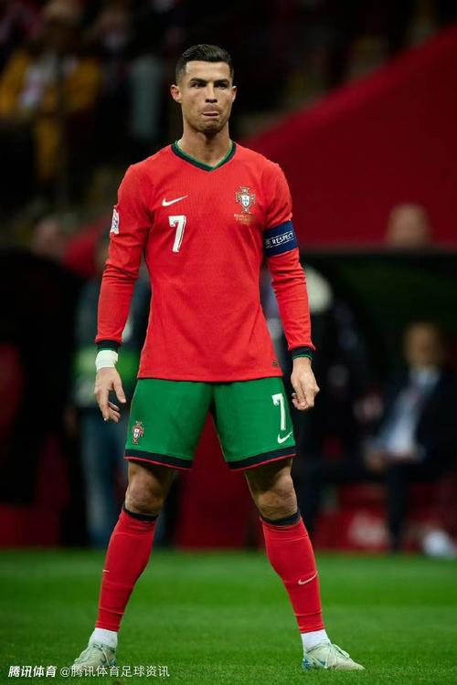 打疯了！国米横扫科莫登顶，劳塔罗回应质疑，齐沃激活水货太神（国米横扫科莫登顶！劳塔罗用表现回击质疑，齐沃点石成金激活昔日水货）