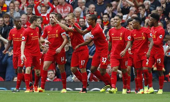 杨瀚森遭伊迪击倒，斯普利特怒喷裁判吃技犯（杨瀚森被伊迪放倒，斯普利特抗议判罚遭吹技犯）