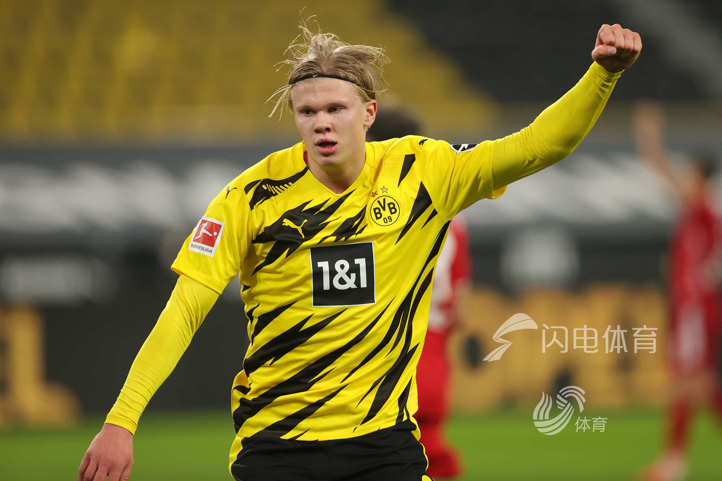 维尼修斯和阿森纳U16球员合影，2米法国门将抢镜