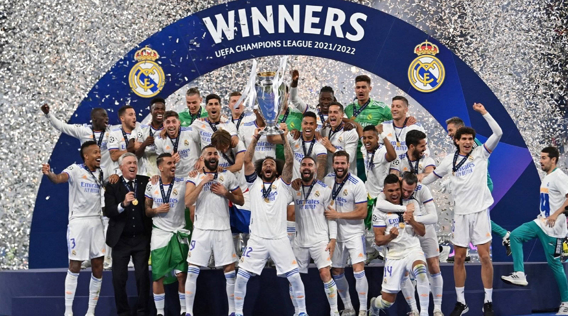 惨败国安后亚泰球员贺一然被自家球迷辱骂，他做出手势回击（惨负国安后，亚泰球员贺一然遭本队球迷辱骂，以手势回敬）