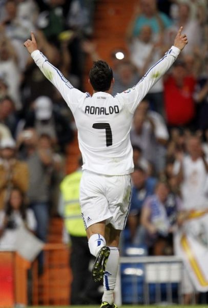 图赫尔：会找阿诺德聊聊，不过夸安萨目前竞争右后卫稍微领先（图赫尔：将与阿诺德沟通，夸安萨在右后卫竞争中略占上风）