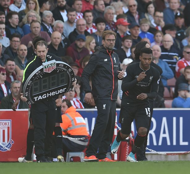 双引擎发力4-1大胜狼队，曼联升至第6：阿莫林终于是露出笑容