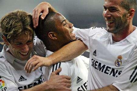 热刺连胜势头迅猛（热刺豪取连胜，气势如虹）