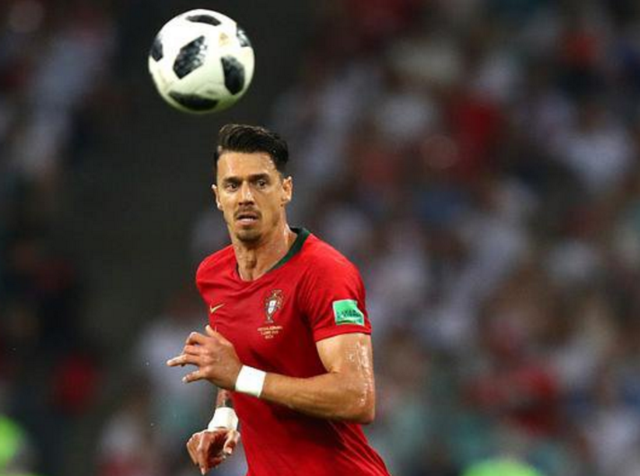 五冠加身！国安3-0击败河南夺得队史第5座足协杯冠军（国安三球完胜河南，队史第五次捧起足协杯）